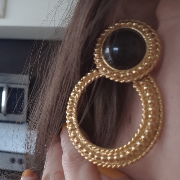 Vintage clip on earrings Gold and Black - Picture 4 of 9